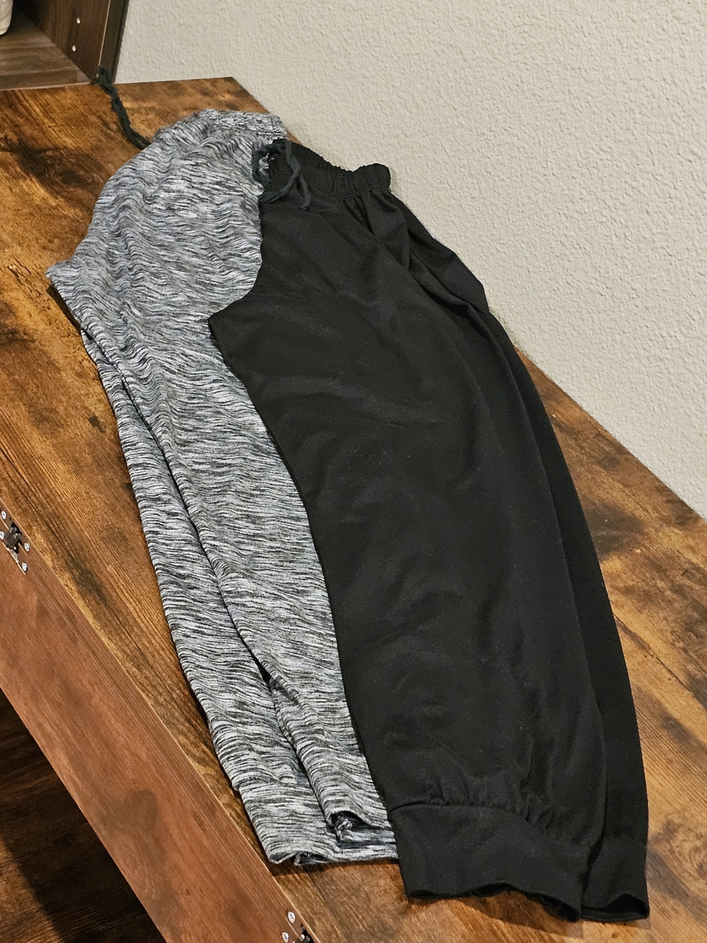 Casual Two-Tone Jogger Pants - Black and Heather Gray